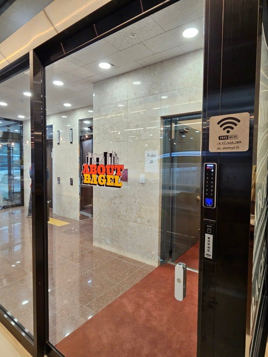 명동 어바웃베이글, 뉴욕 맨해튼 정통 레시피 그대로 배운 진짜 베이글 맛집